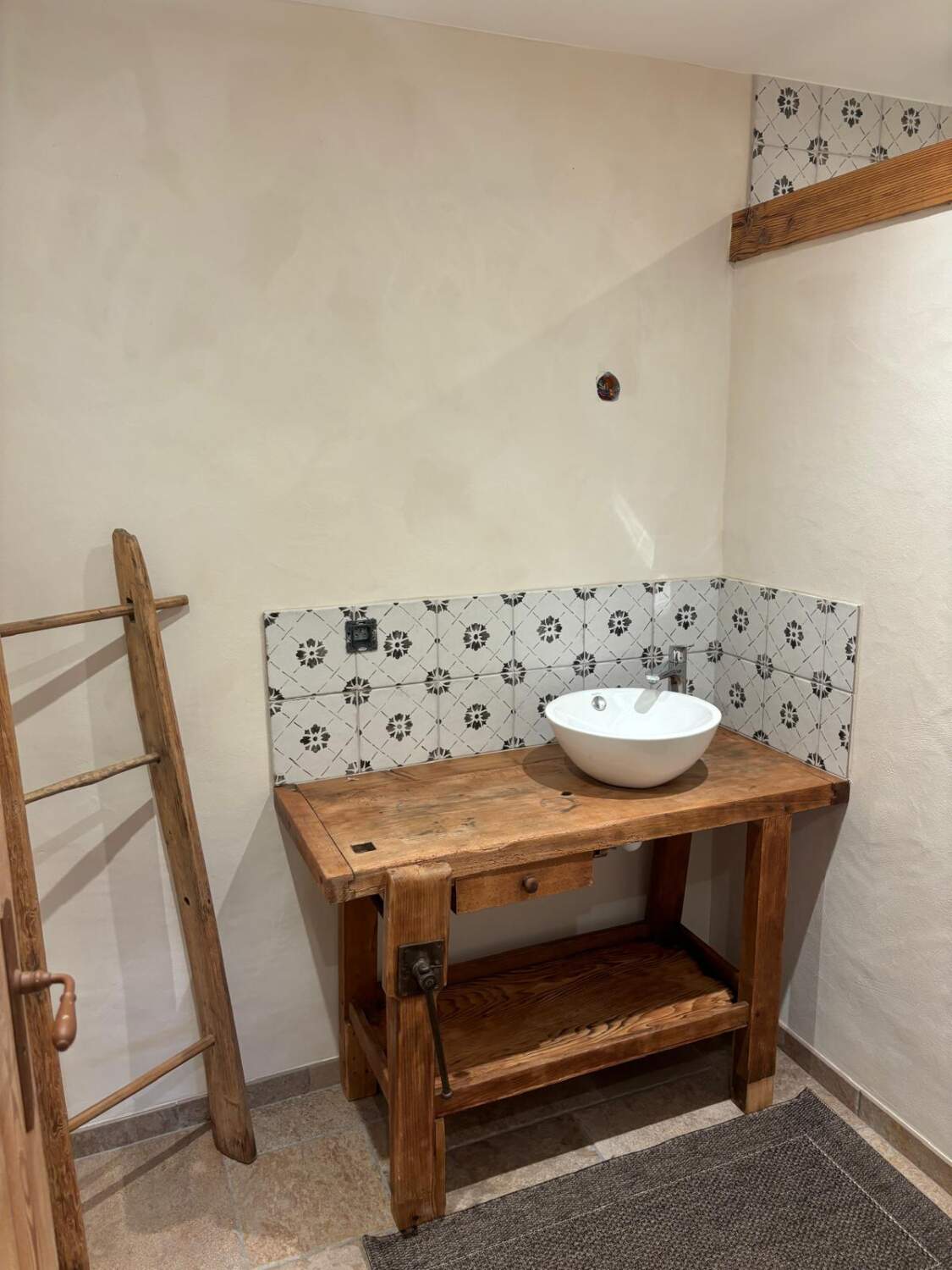 photo d'une salle de bain moderne réalisée par la société A.S.C.S ARTISANS SAVOYARDS CHAUFFAGE SANITAIRE