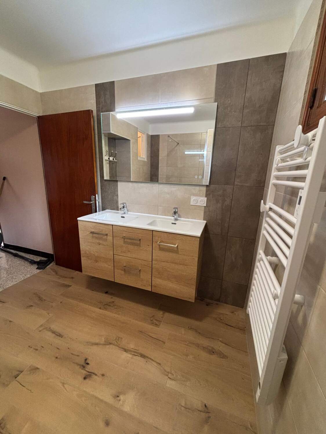 Photo d'une salle de bain réalisée par la société A.S.C.S ARTISANS SAVOYARDS CHAUFFAGE SANITAIRE en Savoie